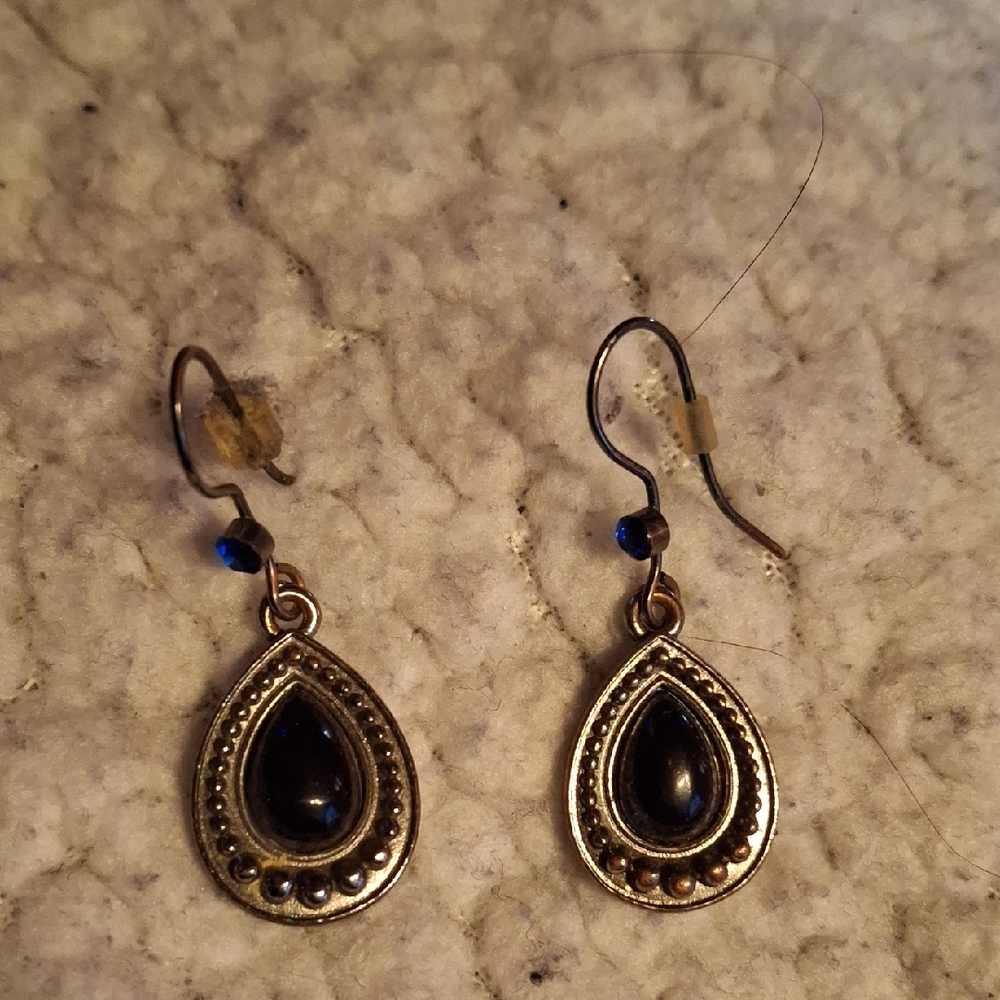 Vintage Avon Eegant Black and Gold Teardrop Earrings